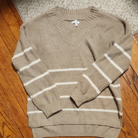 Maurices V-Neck Sweater - Taupe and White - Picture 3 of 3